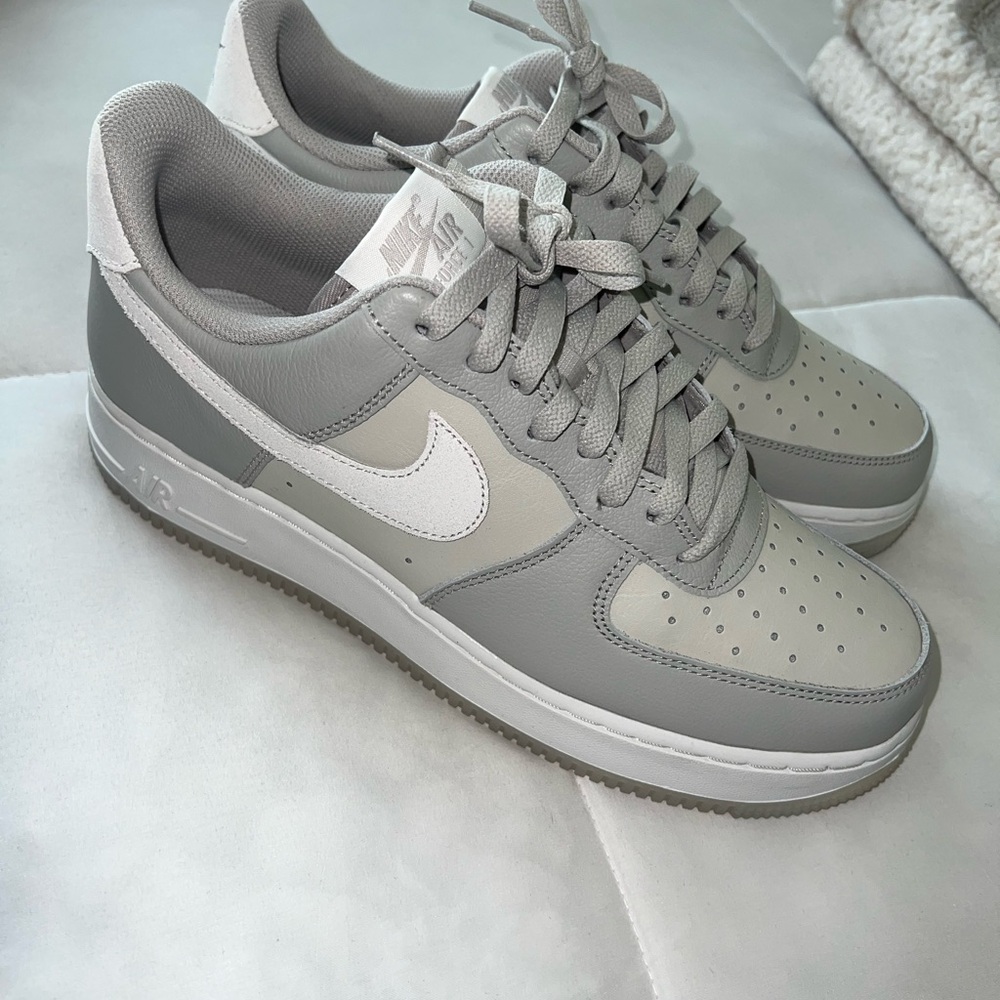 Nike Air Force 1’s Men's Low-Top Sneakers — Light Grey & White